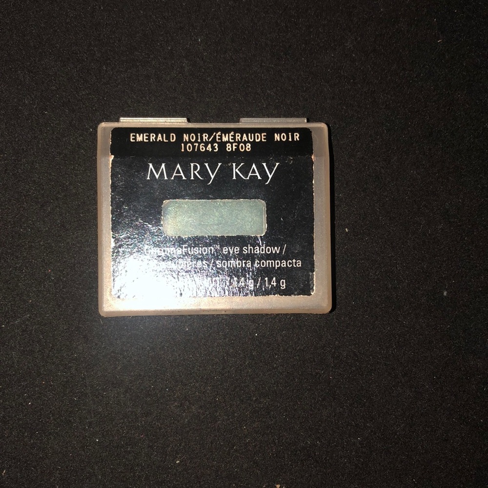 Eyeshadow - Picture 2 of 3
